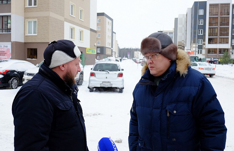 Александр Соколов поручил усилить работу по расчистке тротуаров и вывозу мусора в Кирове