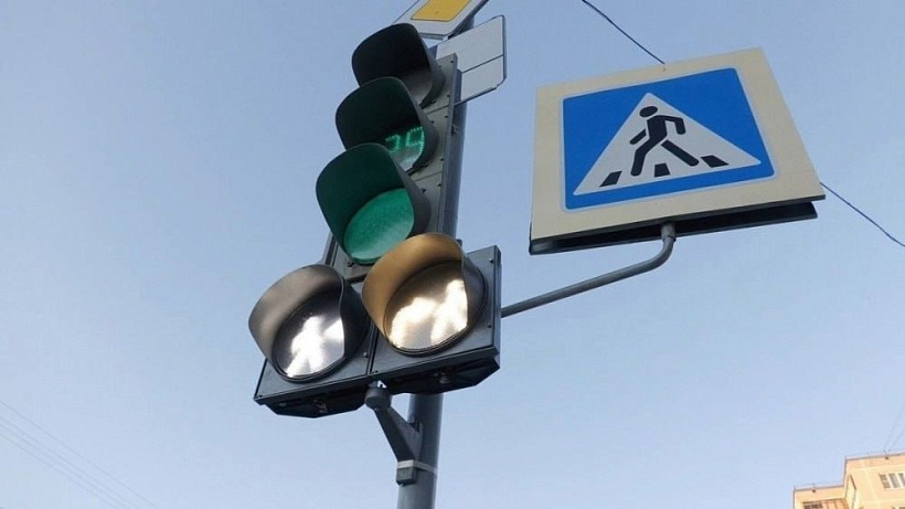 В Кирове на улице Ленина в районе Нагорной перенастраивают светофор