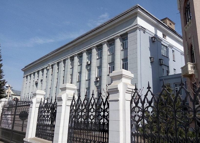 Кирпичи в Кирове теперь летят в здание МВД