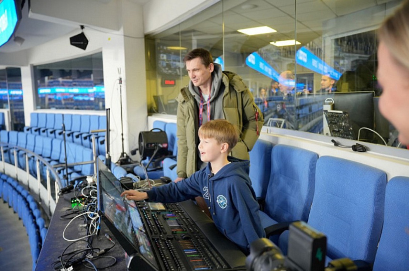 Александр Соколов исполнил мечту юного хоккеиста из Кирова и познакомил его с Владиславом Третьяком