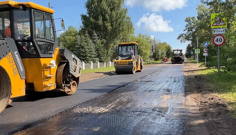 В селе Коршик по «Дорожному миллиарду» ремонтируют улицу Советскую