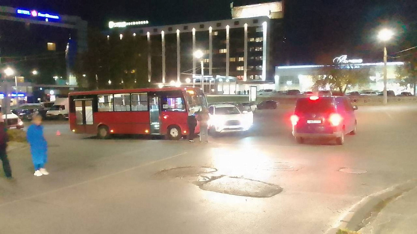 Три человека пострадали в ДТП с автобусом в Кирове 