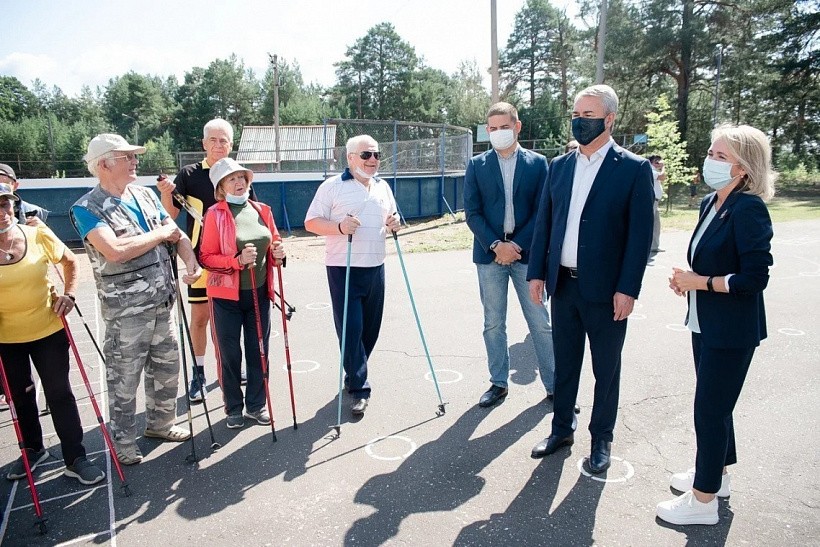 Рахим Азимов и жители Белой Холуницы обсудили перспективы развития спортивных и детских учреждений