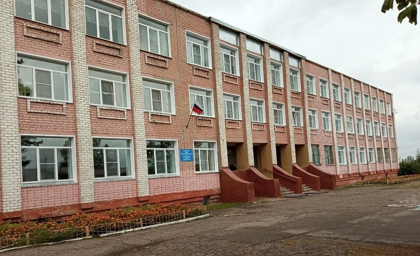 Директор школы в Кировской области начислил себе полмиллиона рублей незаконных премий