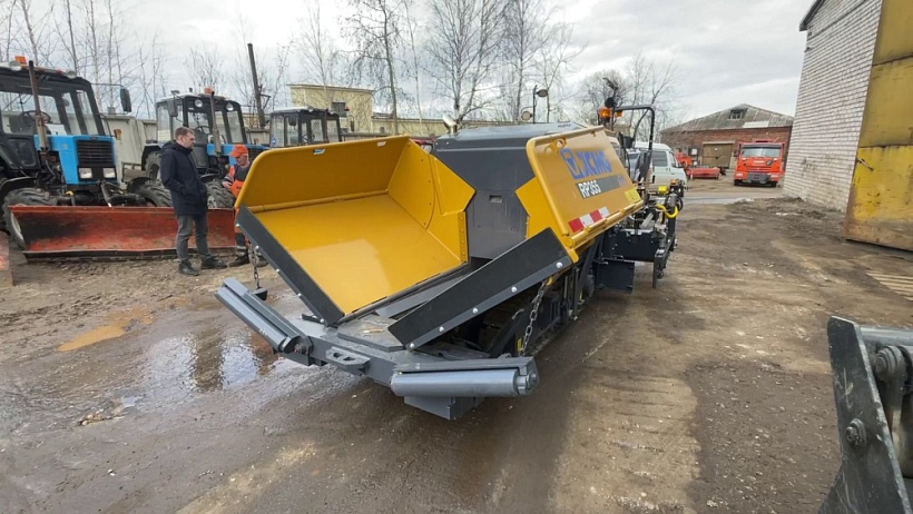 На улицах Кирова будет работать беспилотный асфальтоукладчик