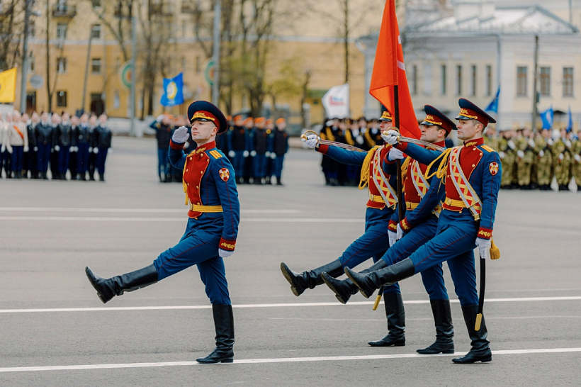 7500 человек собрали Парад Победы и шествие в Кирове (+фото)