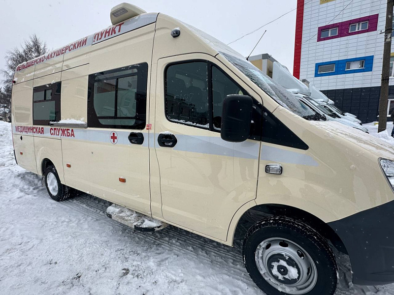 В районные больницы Кировской области отправились 32 машины и 4 комплекса