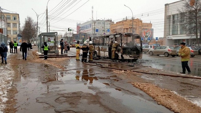 Прокуратура начала проверку из-за сгоревшего в Кирове автобуса