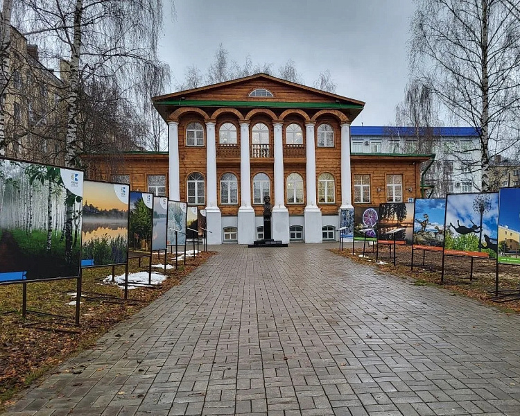 Районы едут в Киров, Киров - в районы