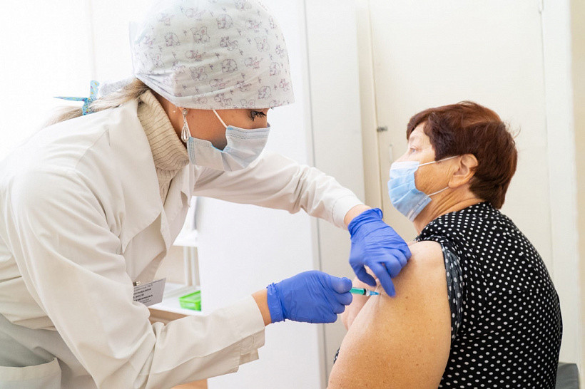 Новую партию вакцины против гриппа начали распределять между медорганизациями региона
