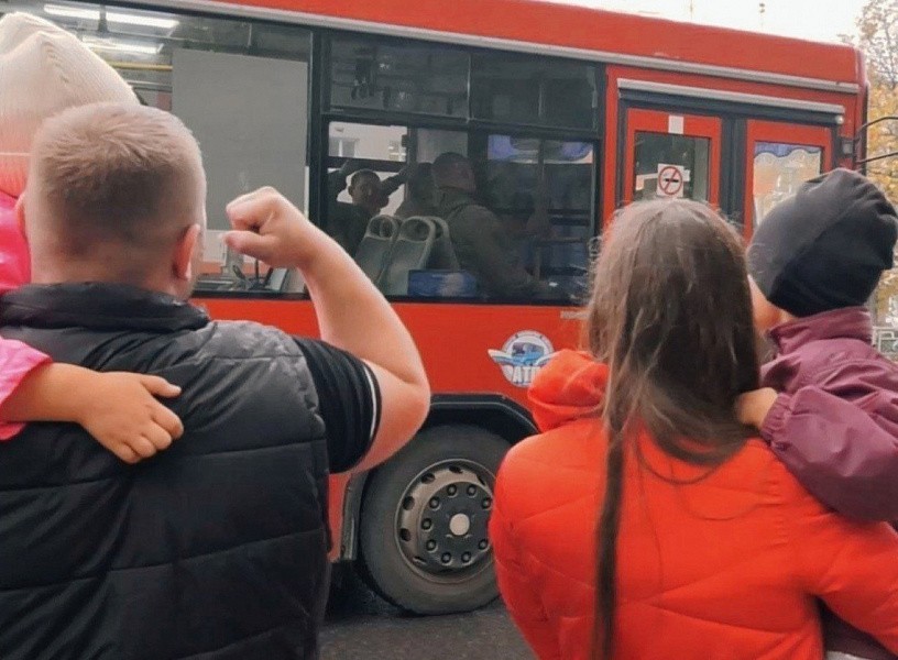 Жены участников СВО из Кировской области смогут бесплатно ездить на общественном транспорте