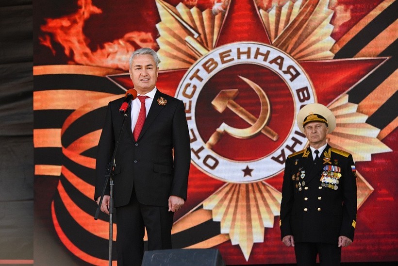Рахим Азимов принял участие в торжественных мероприятиях Дня Победы в городе Слободском 