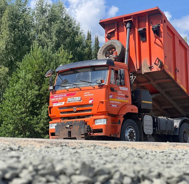 На автодороге Кырчаны - Нема - Кильмезь началась укладка асфальта