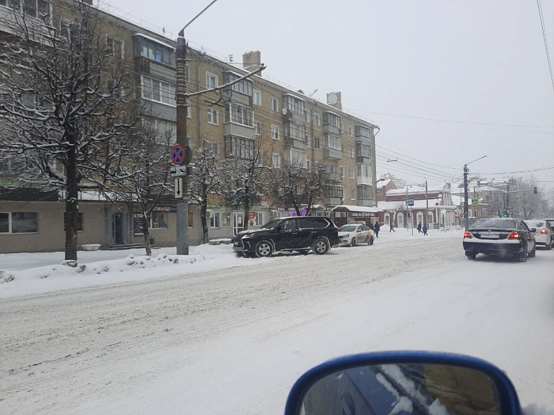 Снегоуборочная техника в Кирове работает вместе с ГИБДД