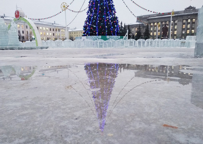 В Кирове начали разбирать новогодний городок