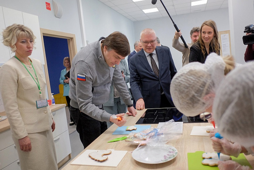 Сергей Кравцов поблагодарил Александра Соколова за личный контроль строительства школ