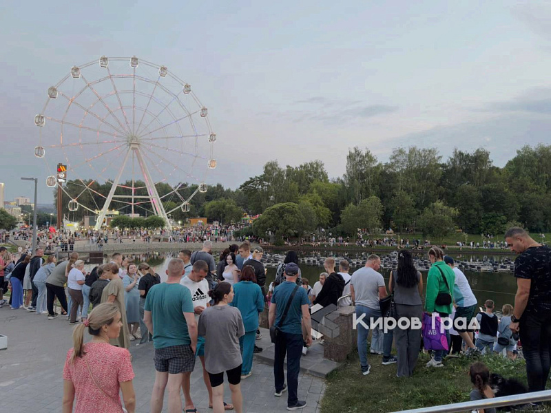 Кировчане пожаловались на большие пробки и толкучку у парка им. Кирова