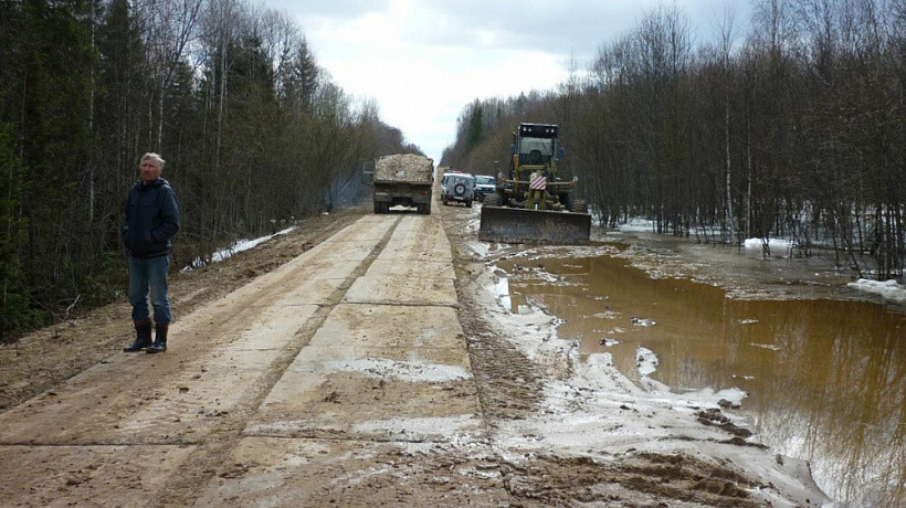 Александр Чурин: Работы по восстановлению дорожного полотна в Опаринском районе завершены