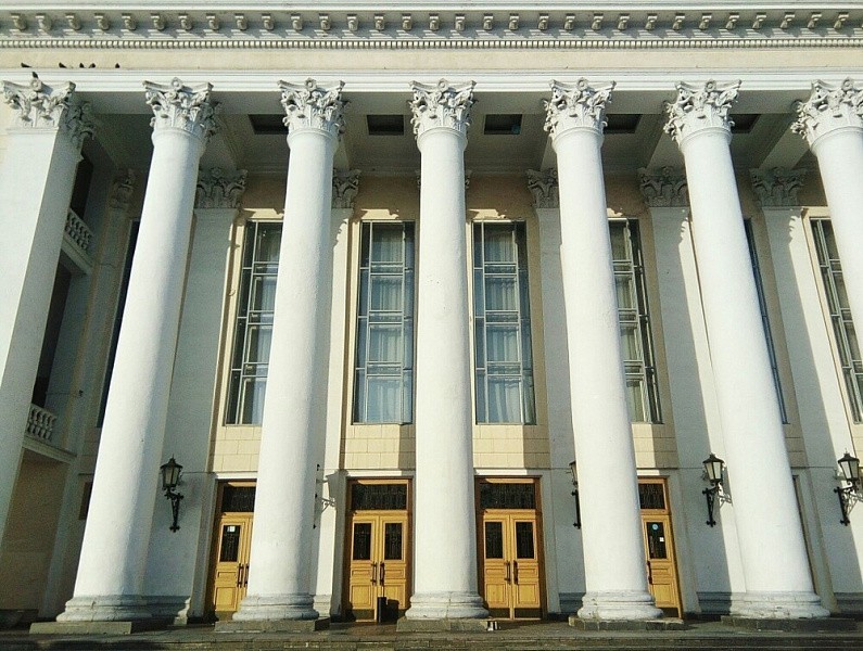 Фасад Кировского драмтеатра отремонтируют к юбилею города