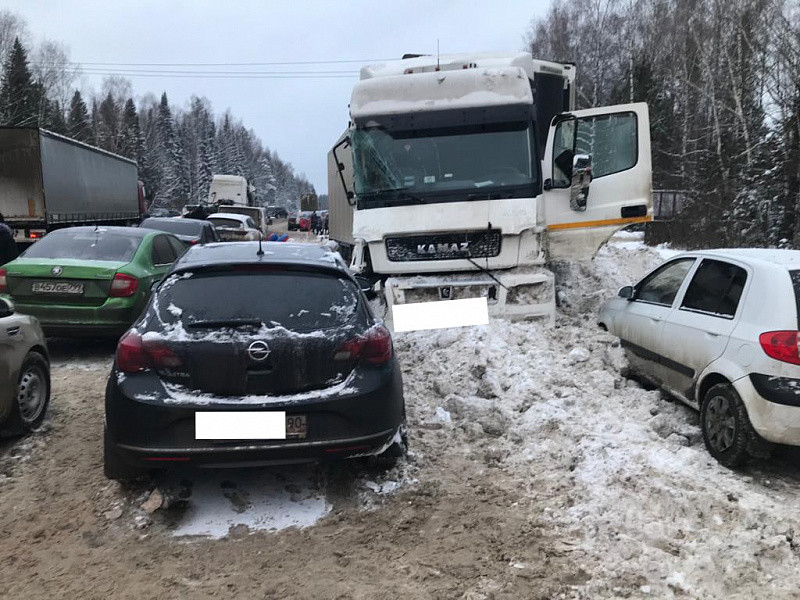 ДТП с 7 машинами произошло в Кировской области