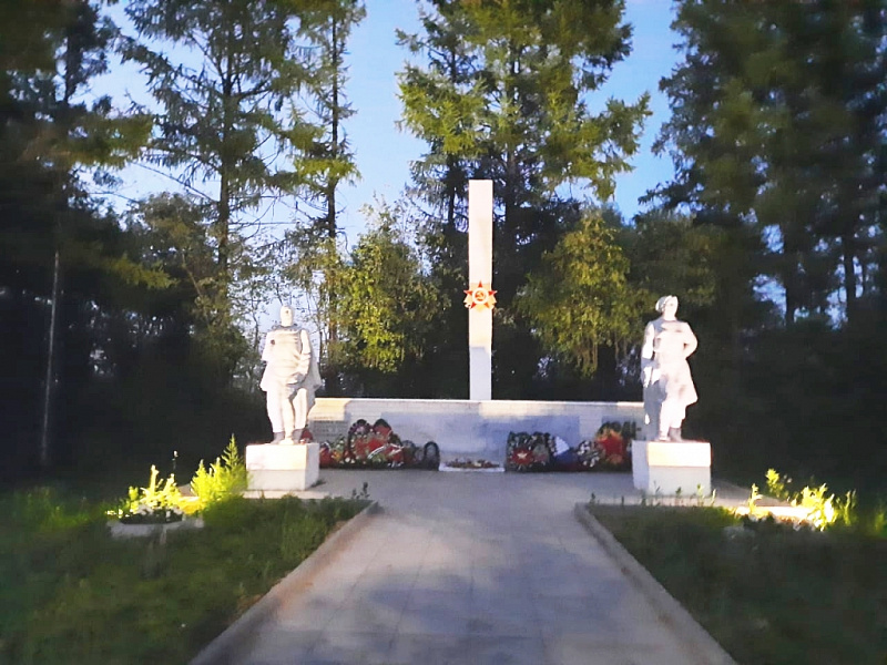 Благодаря поддержке Рахима Азимова отремонтирован памятник воинам-свечинцам