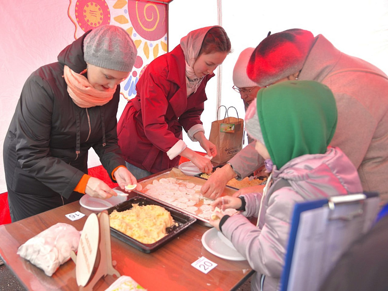 В Кирове прошел чемпионат по лепке пельменей