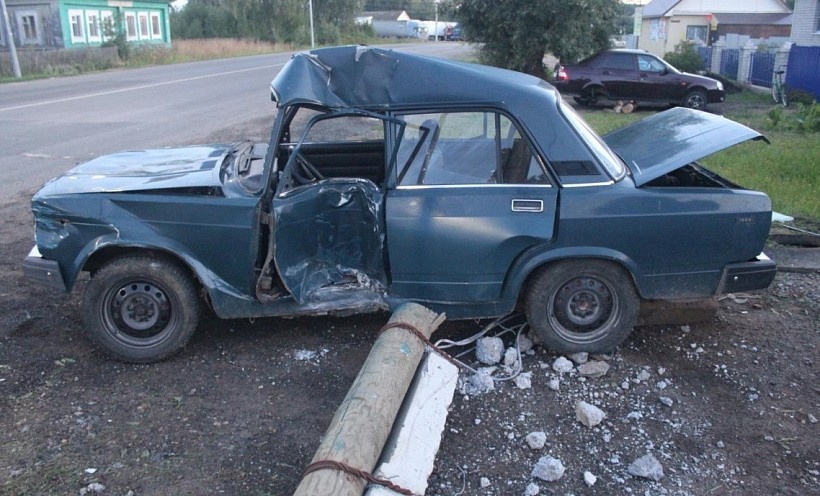 В Кировской области пьяный бесправник уронил столб