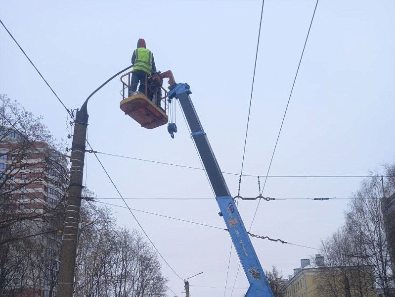На Театральной площади заменят светильники