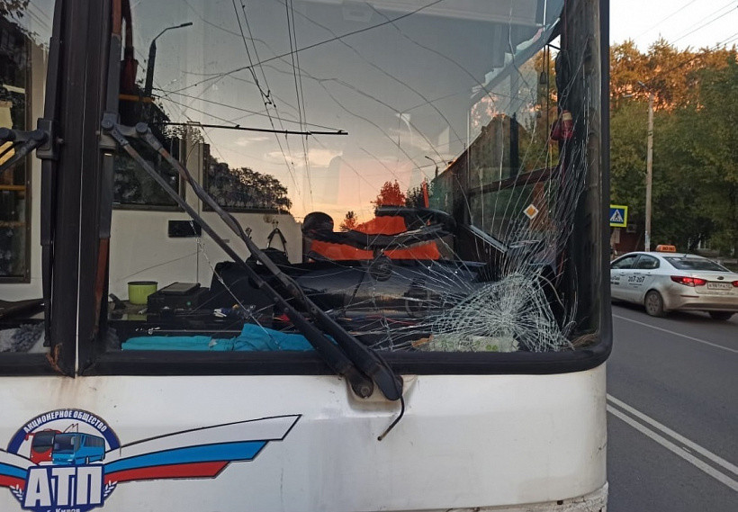В Кирове водитель троллейбуса насмерть сбил пешехода