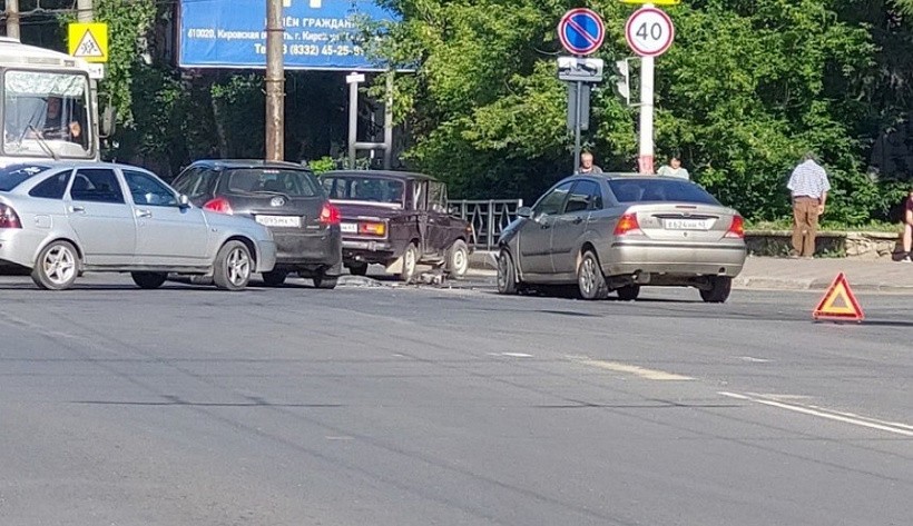 11 человек в Кирове пострадали в ДТП из-за неработающих светофоров
