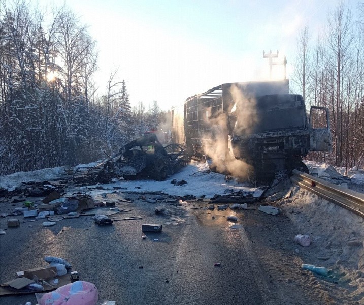 В аварии с грузовиком в Кировской области погибли 2 человека