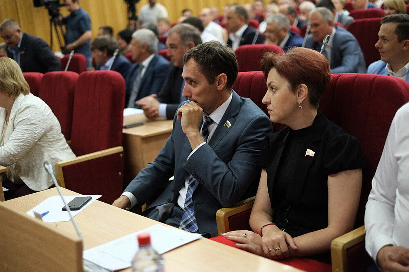 Депутаты одобрили повышение статуса двух замов Васильева