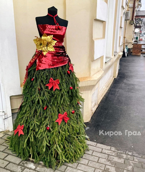 Кировский бизнес помогает украшать город к Новому году