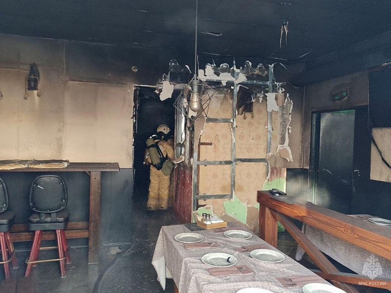 В Кирове начавшийся в шашлычной пожар перебросился на жилые квартиры
